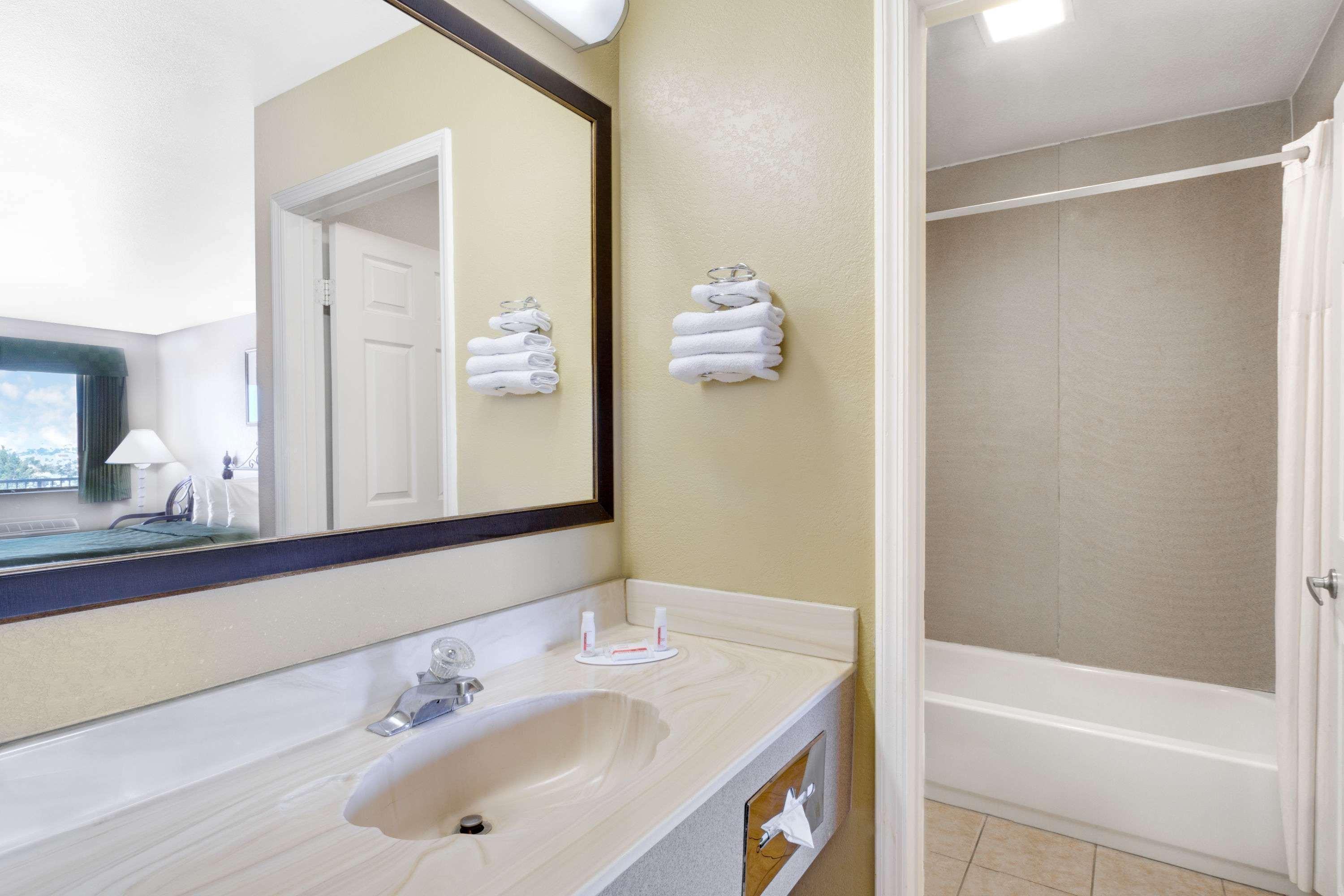 Days Inn By Wyndham Kingman East Exteriér fotografie