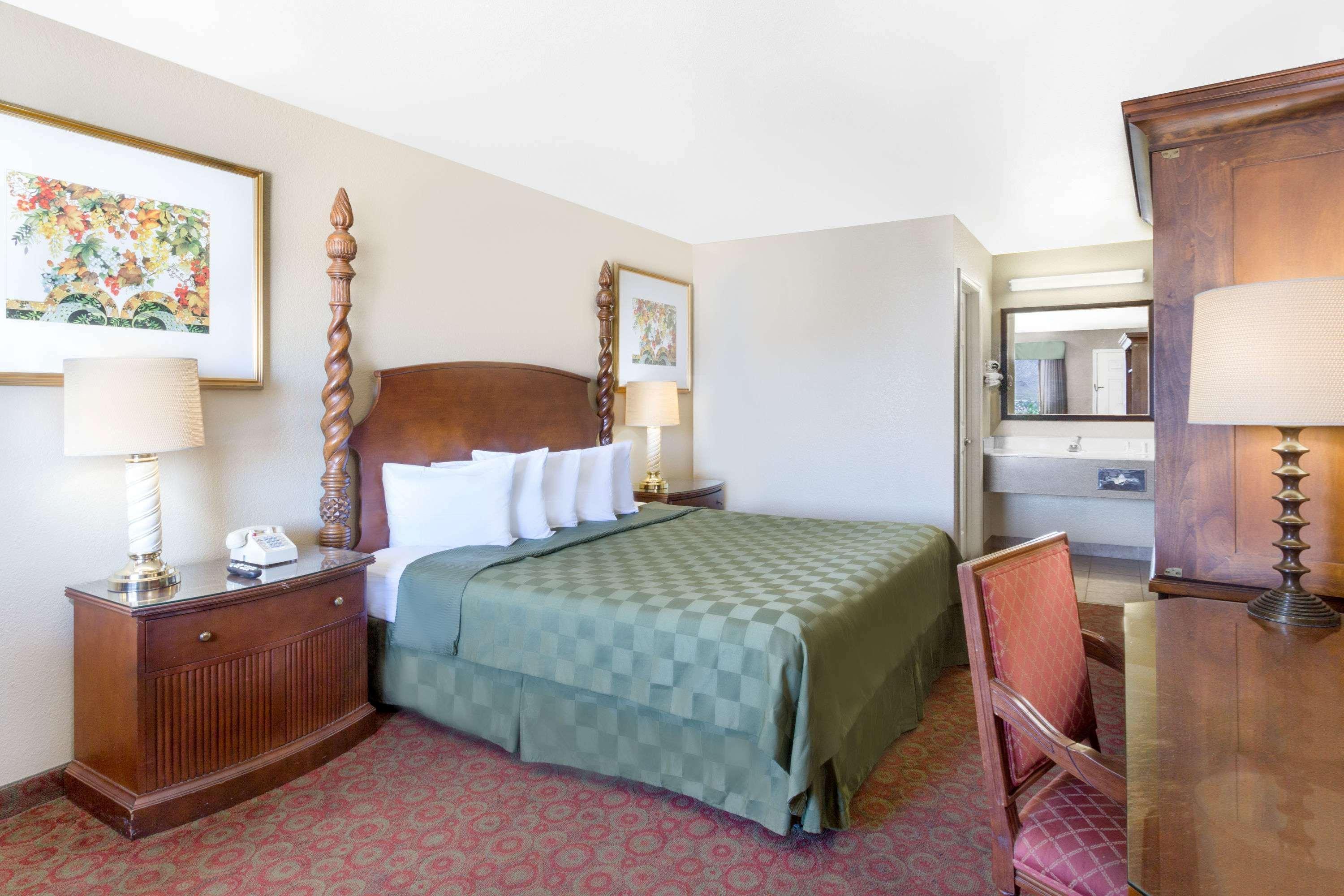 Days Inn By Wyndham Kingman East Exteriér fotografie