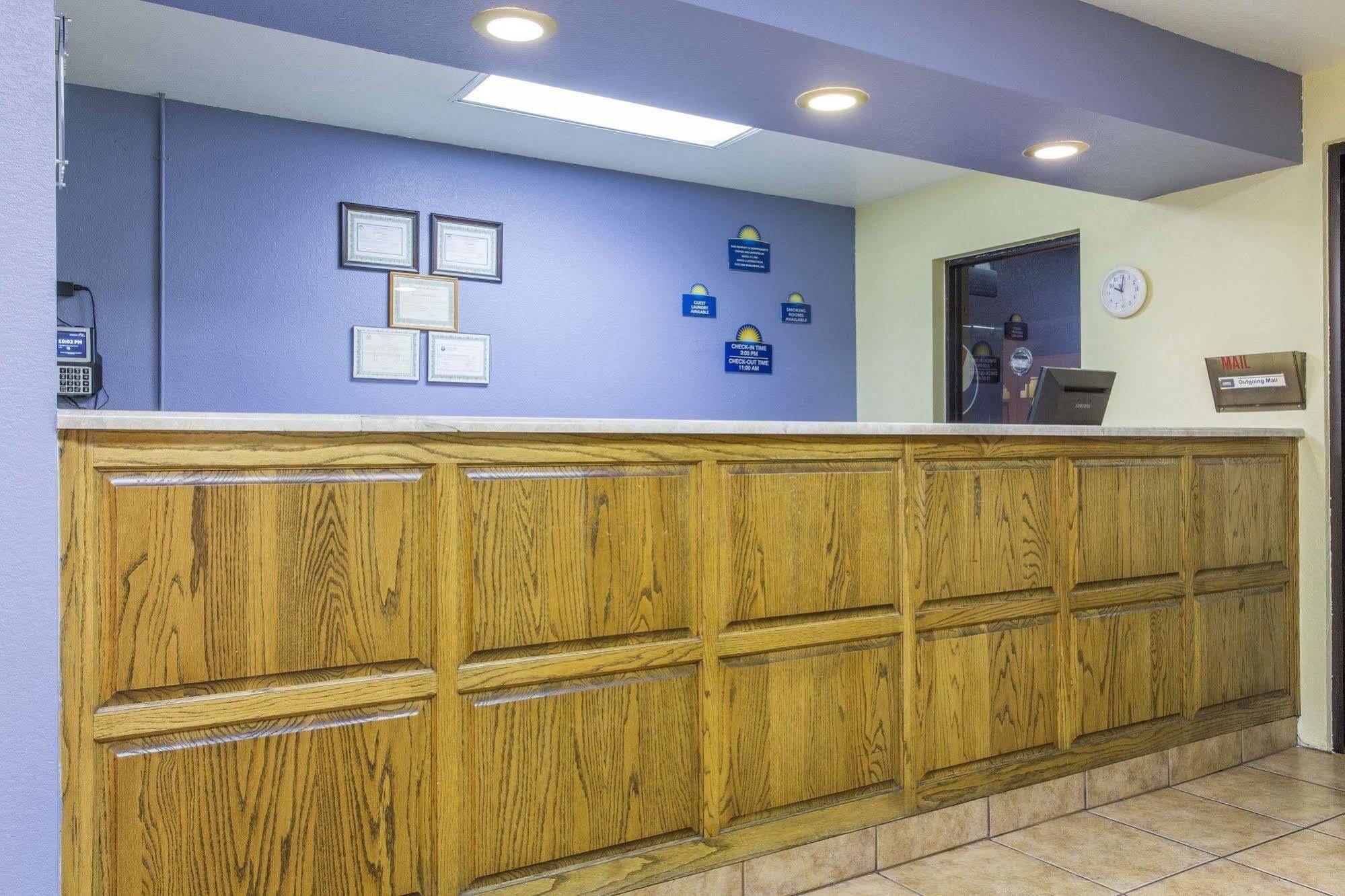 Days Inn By Wyndham Kingman East Exteriér fotografie