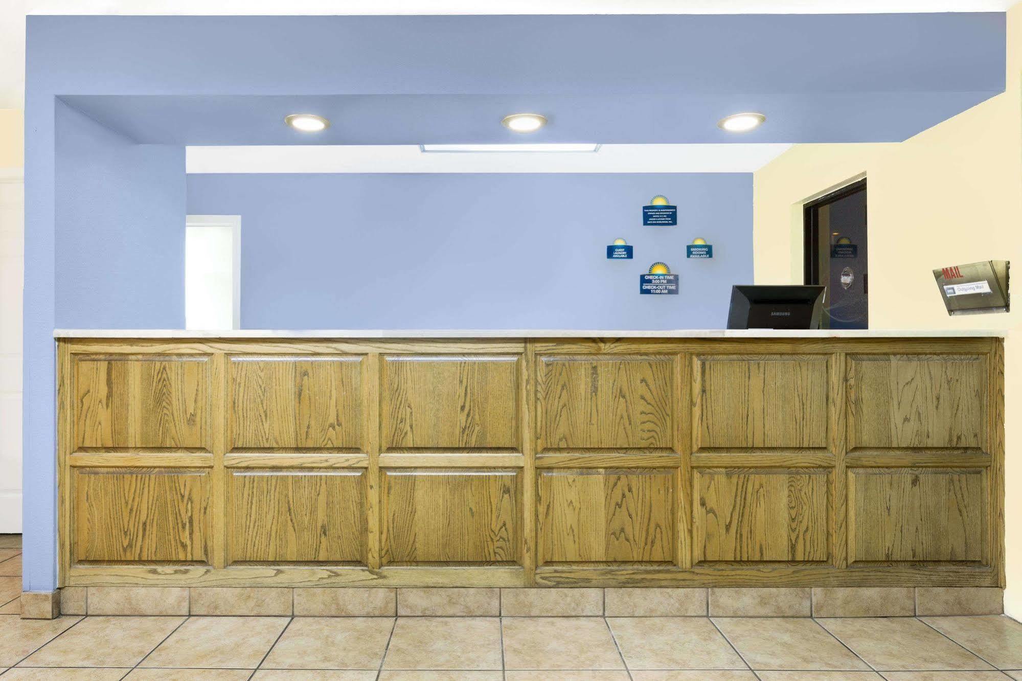 Days Inn By Wyndham Kingman East Exteriér fotografie